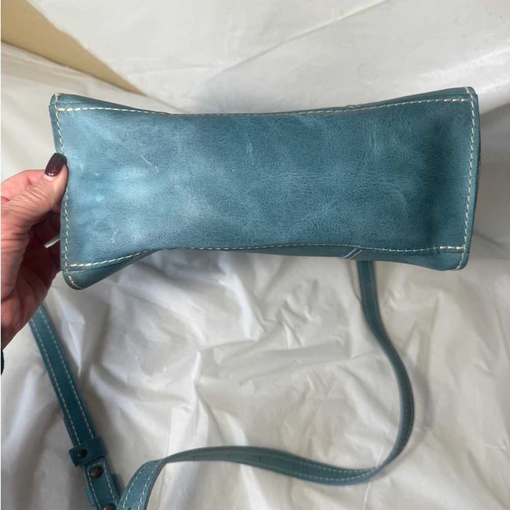 Portland Leather Lola Crossbody Tote - Picture 6 of 16